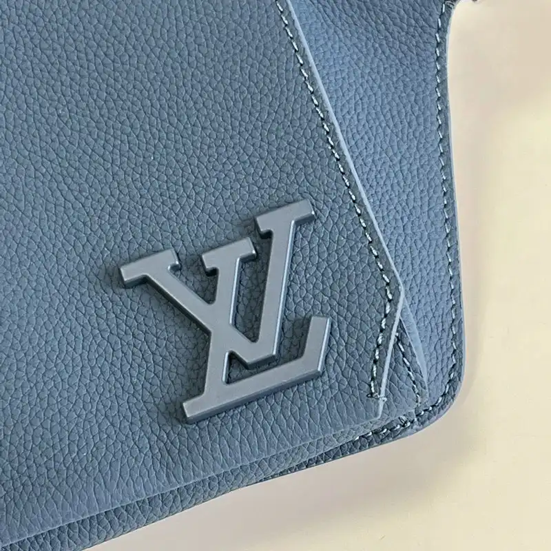 LV Bag 2204YA0100