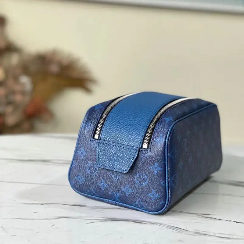 LV Bag 2204YZ0023