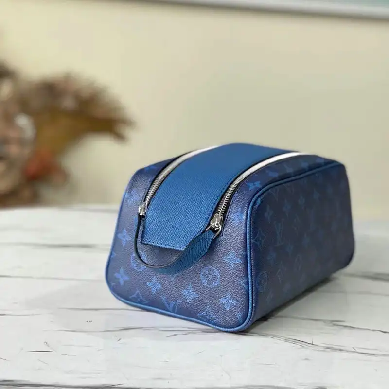 LV Bag 2204YZ0023