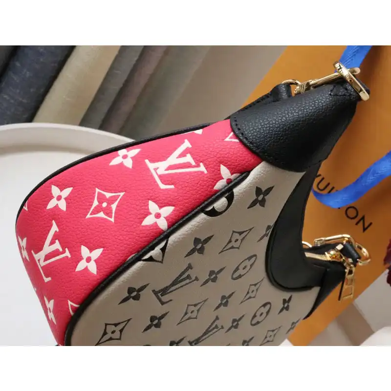 LV Bag 2205DJ0017