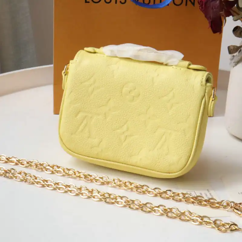 LV Bag 2205DJ0026