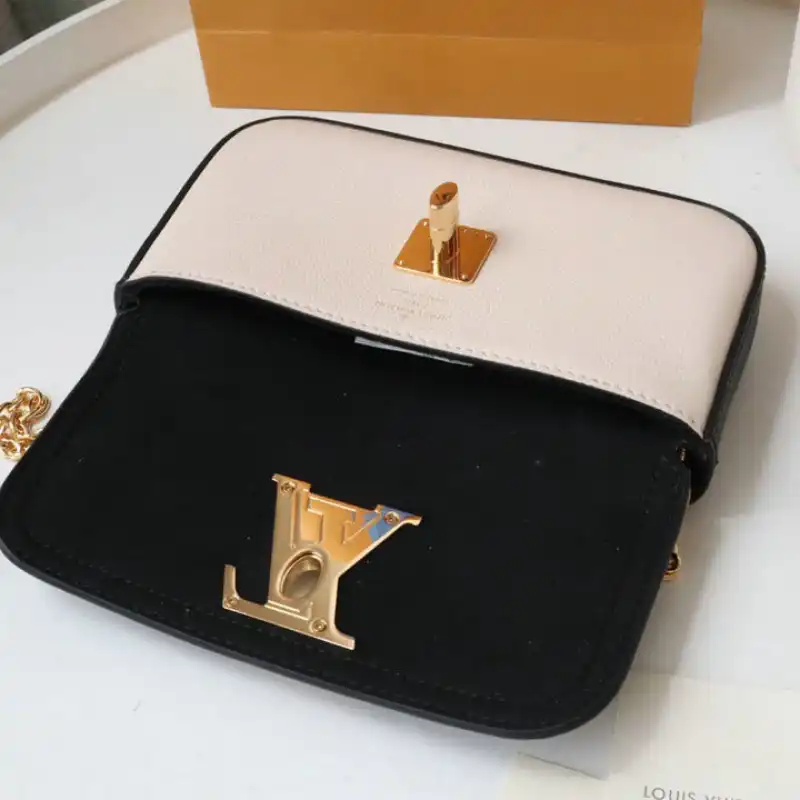 LV Bag 2205DJ0028