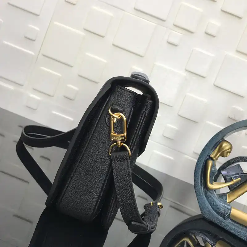 LV Bag 2205HT0019