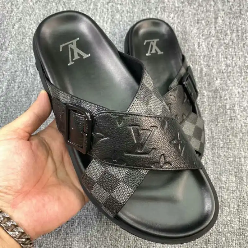 LV Shoes 2205PZ0007