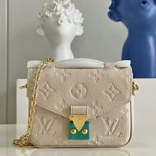 LV Bag 2205YA0004