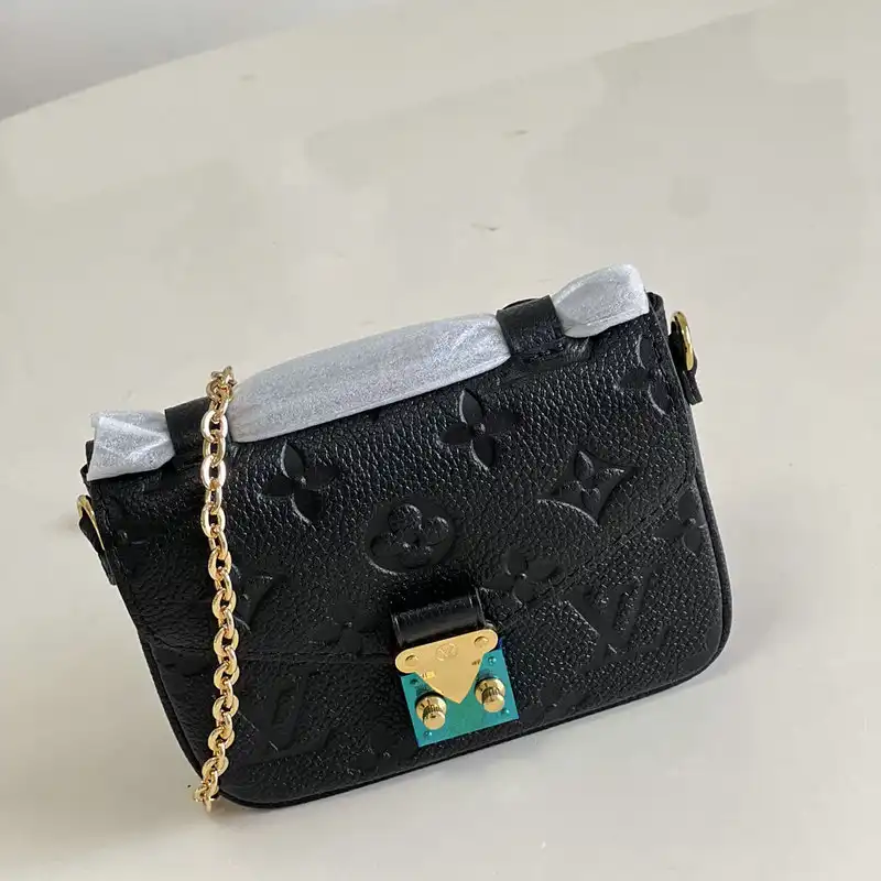 LV Bag 2205YA0007