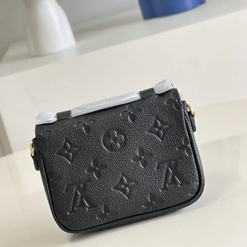 LV Bag 2205YA0007