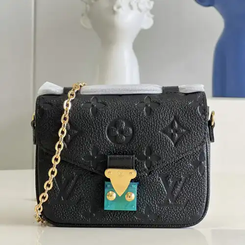 LV Bag 2205YA0007