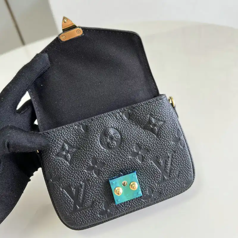 LV Bag 2205YA0007