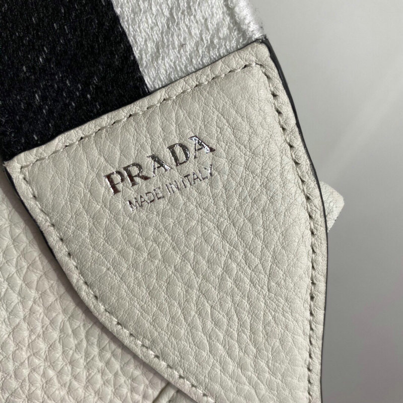 FASH Prada Bag 2205YA0046