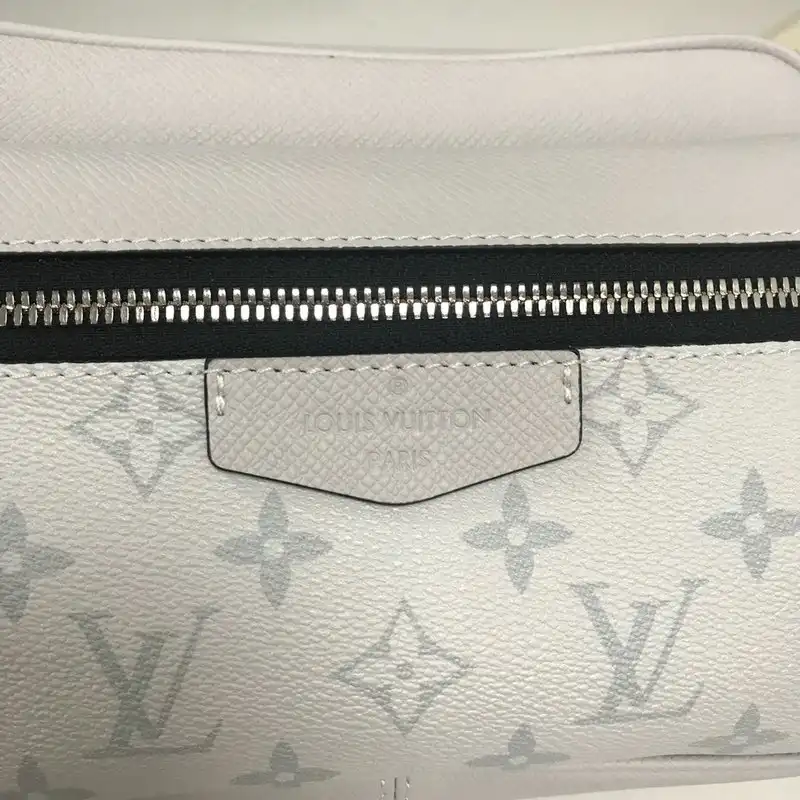 LV Bag 2206HT0002