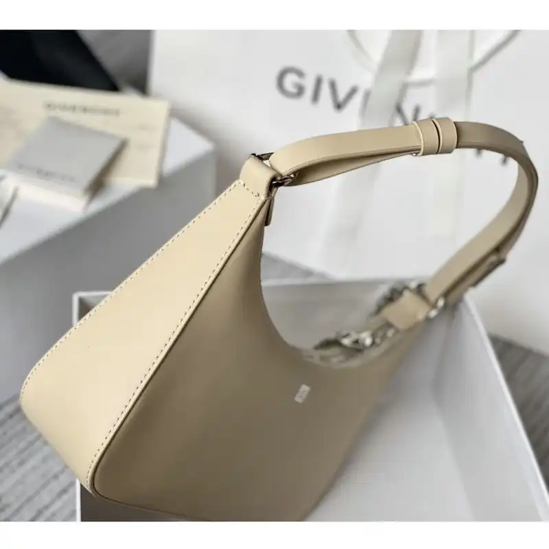 Givenchy Bag 2206RF0001