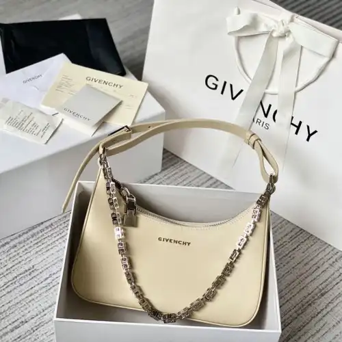 Givenchy Bag 2206RF0001