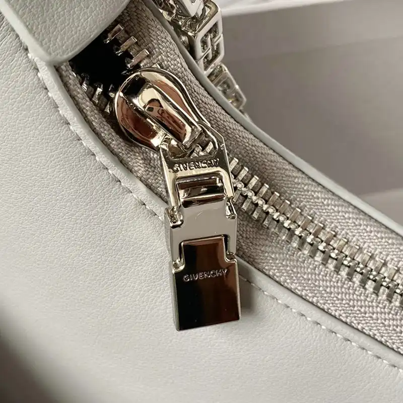 Givenchy Bag 2206RF0005