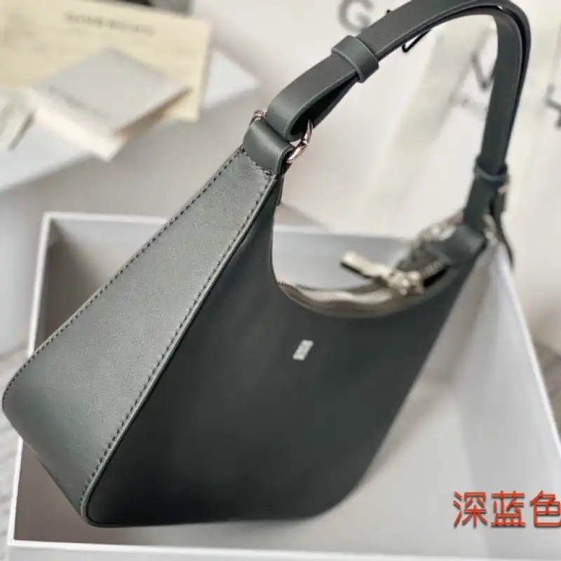 Givenchy Bag 2206RF0006