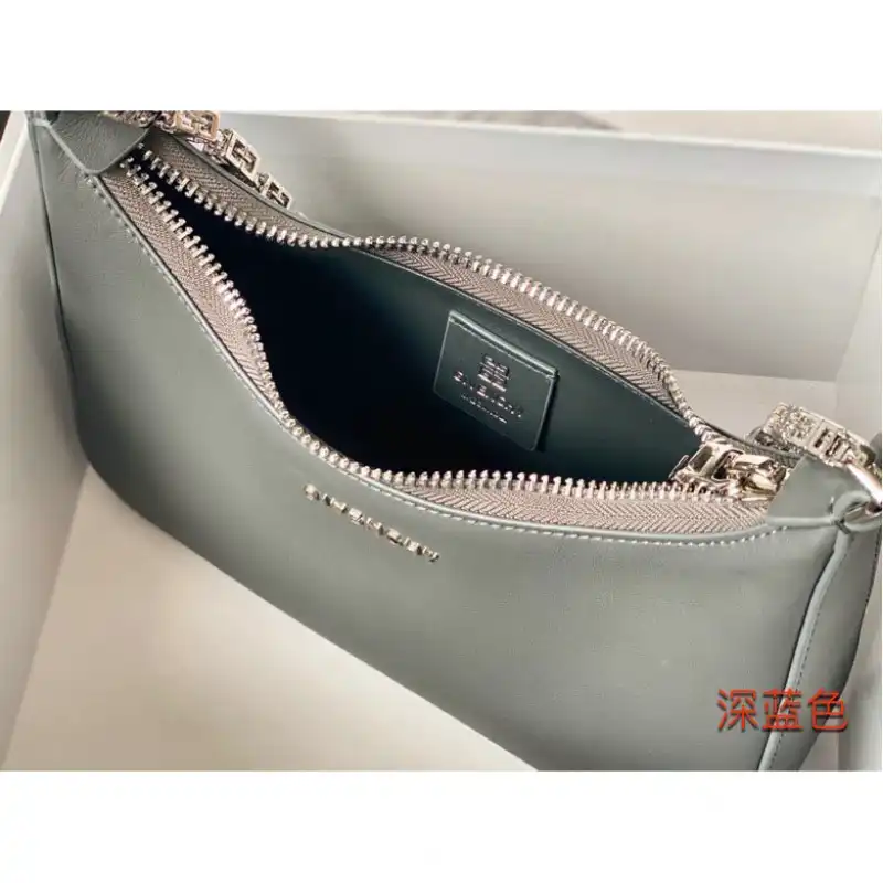 Givenchy Bag 2206RF0006