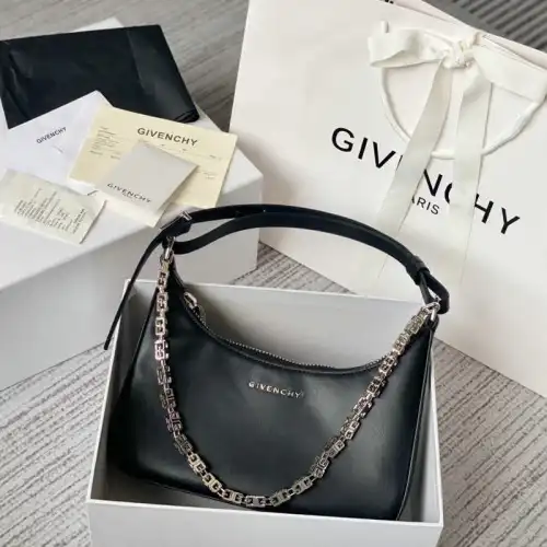 Givenchy Bag 2206RF0007