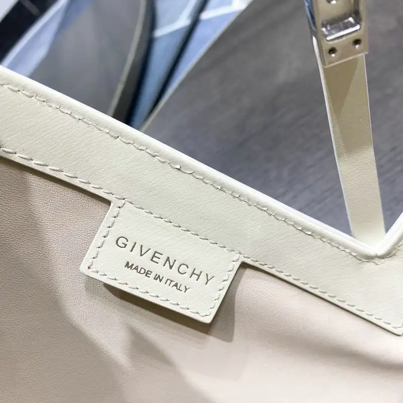 Givenchy Bag 2206RF0009