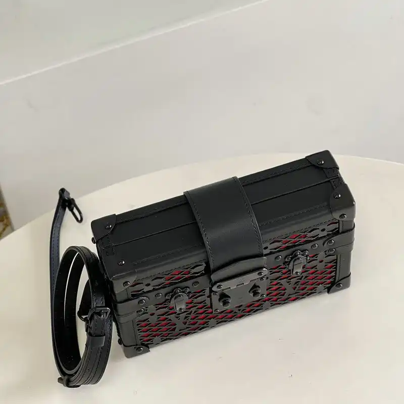 LV Bag 2206YA0040