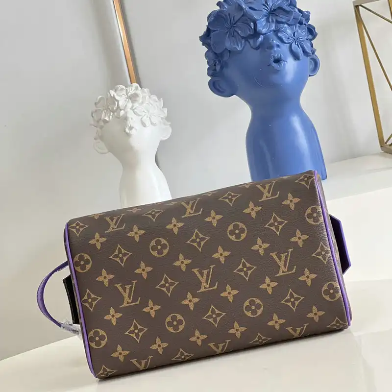 Fashionrepsfam ru LV Bag 2207YA0022