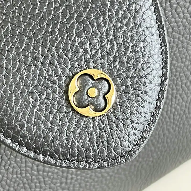 Fashionrepsfam ru LV Bag 2207YA0081