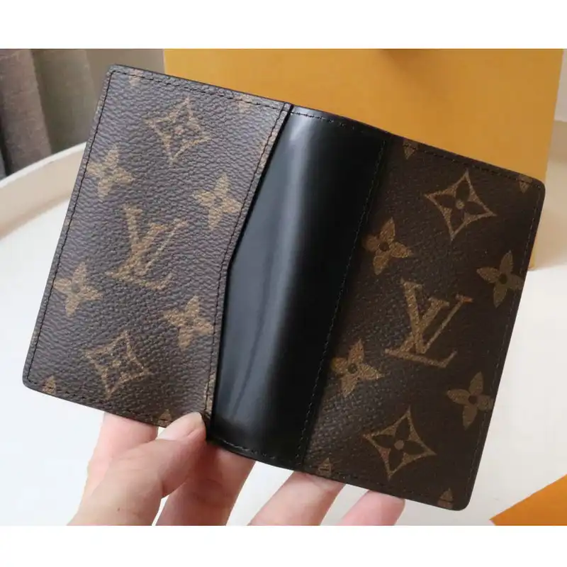 LV Bag 2208DJ0004