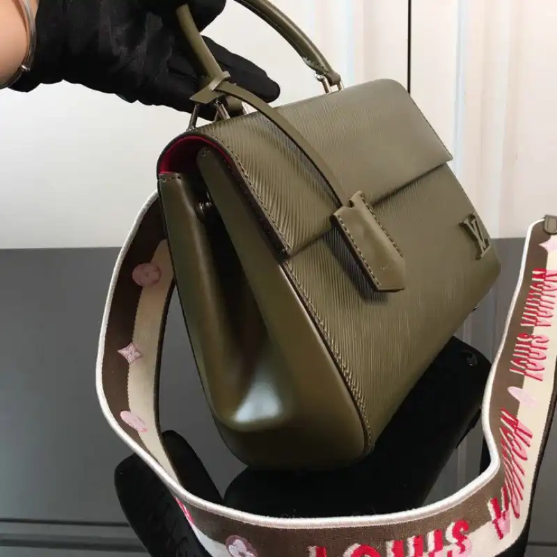 LV Bag 2208DJ0009