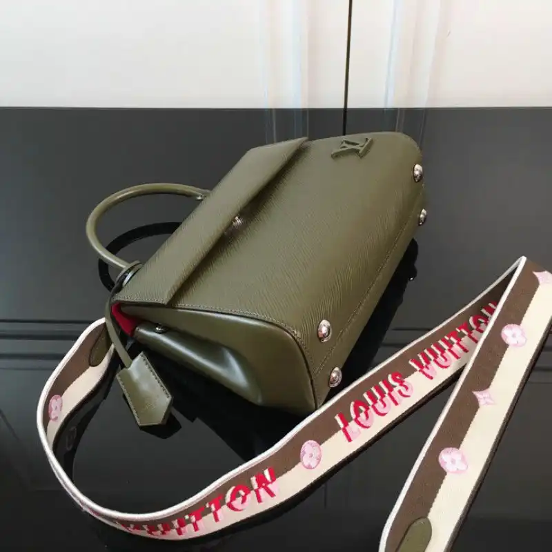 LV Bag 2208DJ0009