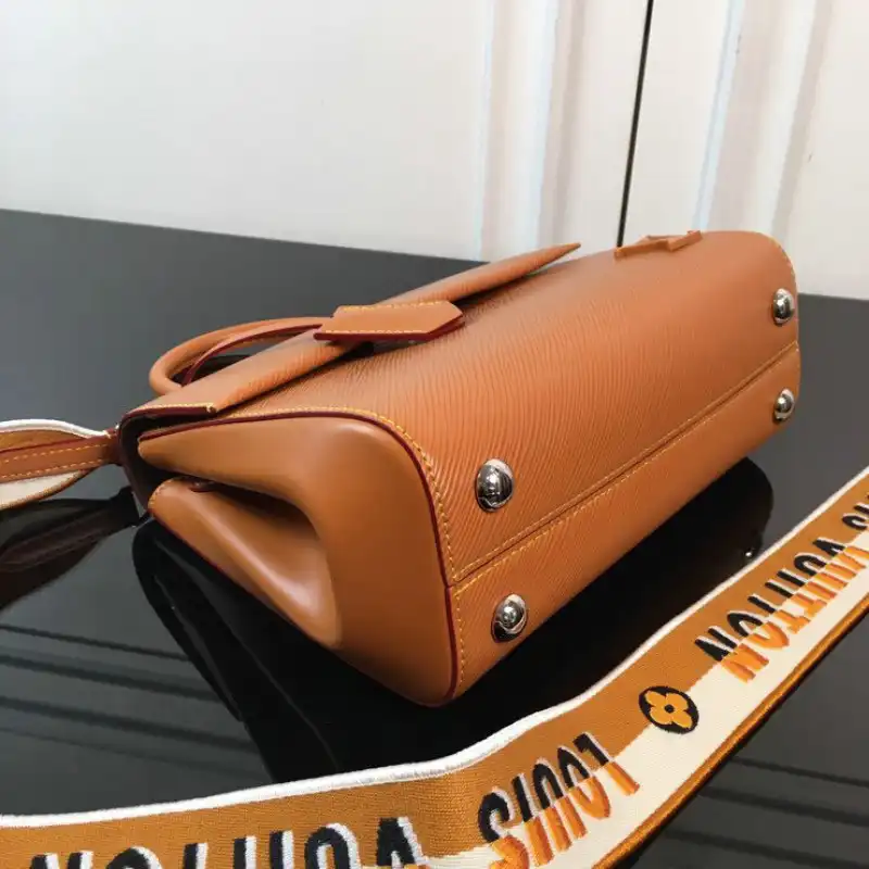 LV Bag 2208DJ0010