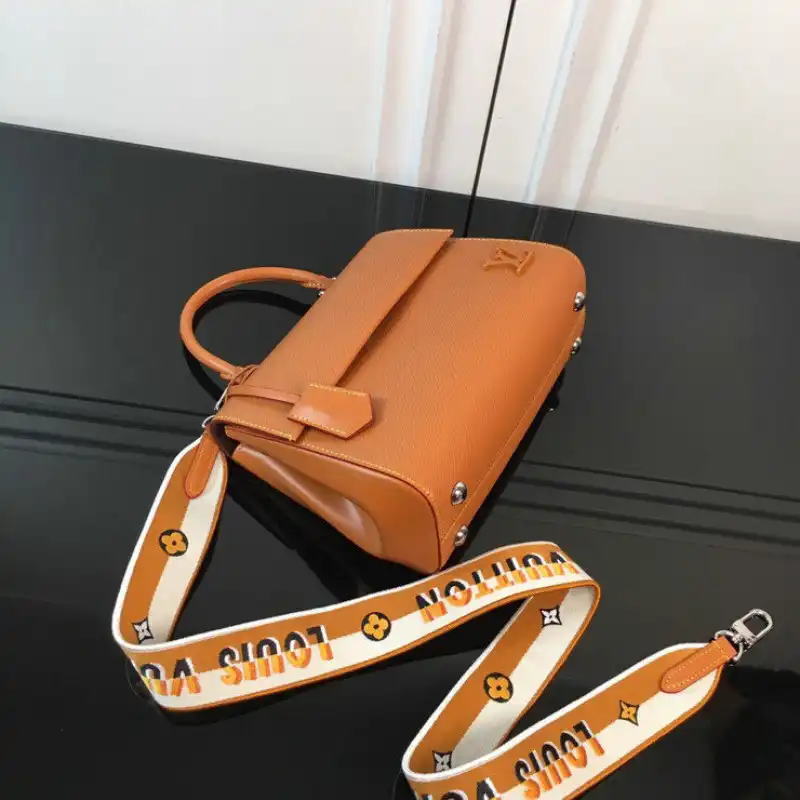 LV Bag 2208DJ0010