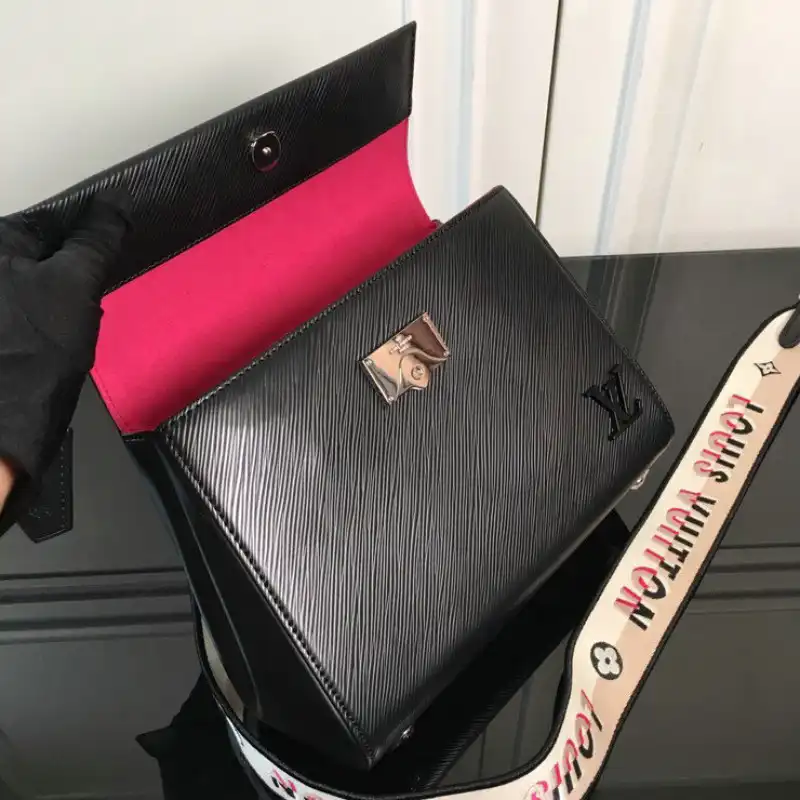 Fashionrepsfam ru LV Bag 2208DJ0011