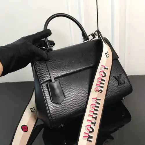 Fashionrepsfam ru LV Bag 2208DJ0011