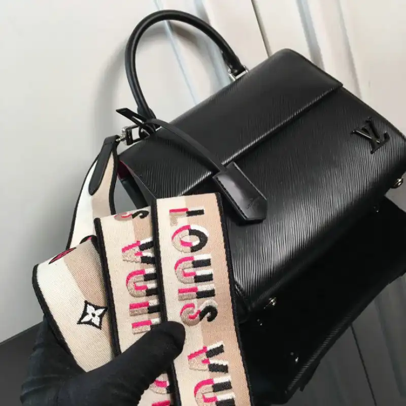 LV Bag 2208DJ0011