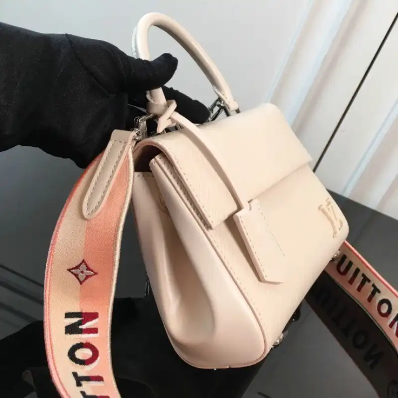 LV Bag 2208DJ0013