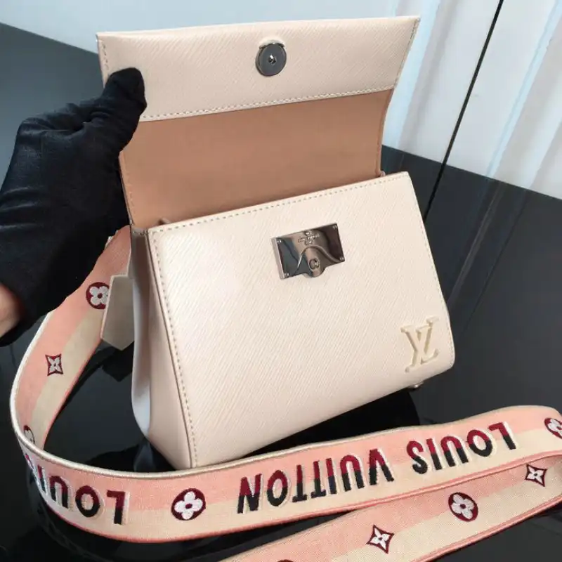 Fashionrepsfam ru LV Bag 2208DJ0013