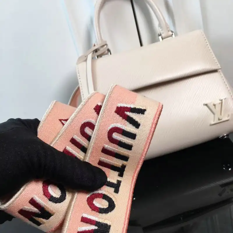 LV Bag 2208DJ0013