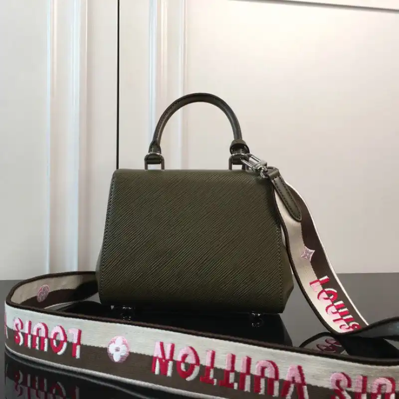 LV Bag 2208DJ0014