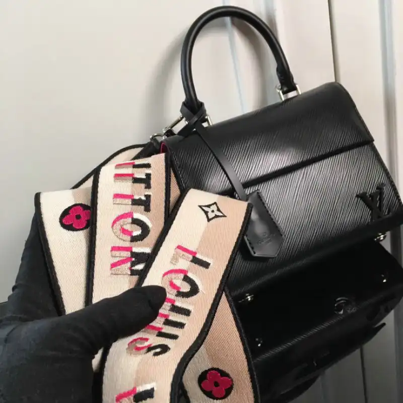 Fashionrepsfam ru LV Bag 2208DJ0015