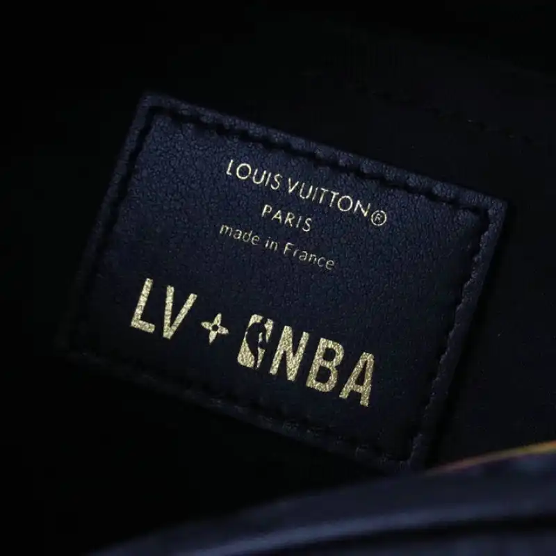 LV Bag 2208DJ0036