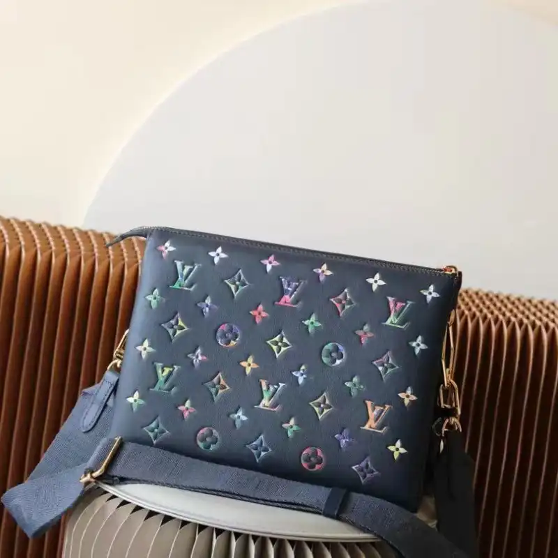 LV Bag 2209DJ0023