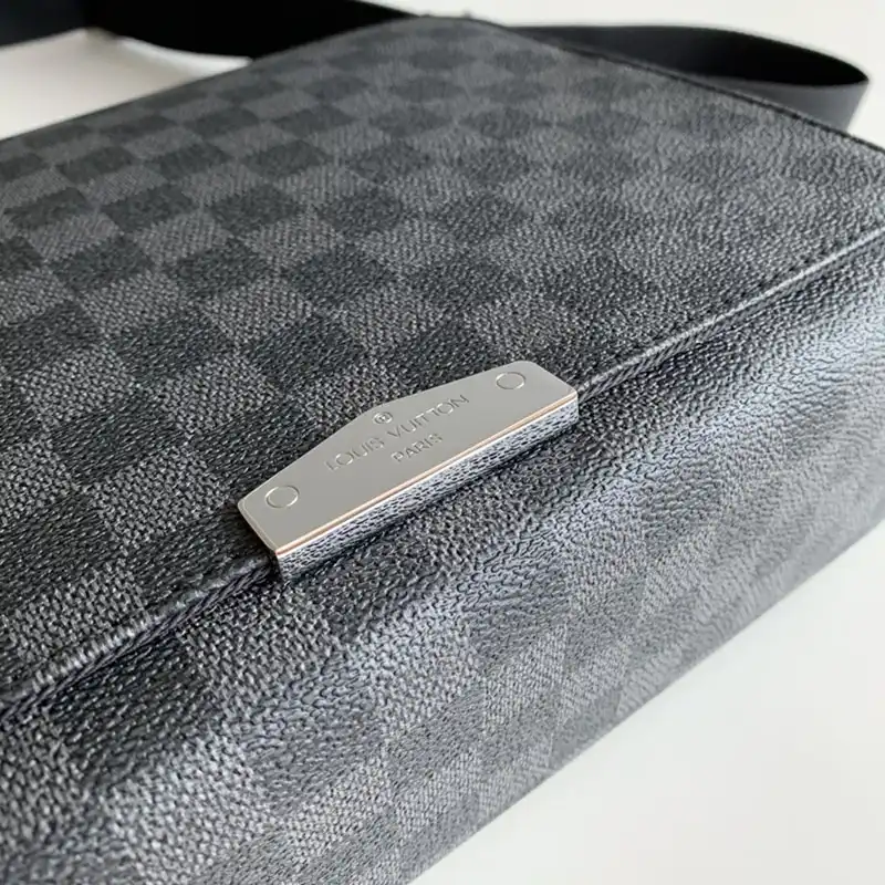 LV Bag 2209HT0001