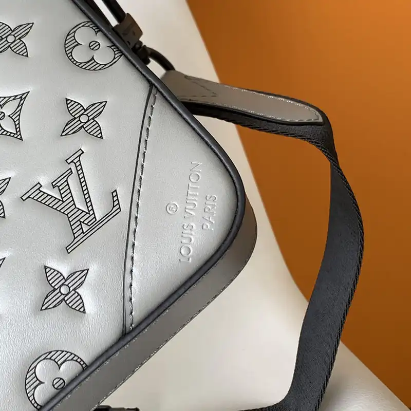 LV Bag 2209HT0006