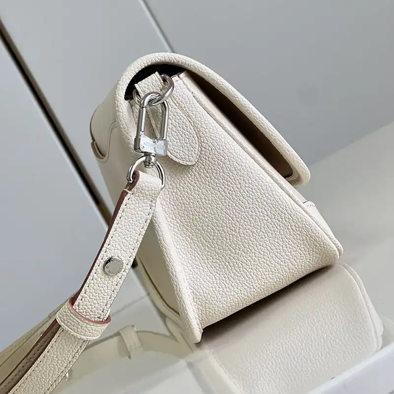 LV Bag 2209HT0011