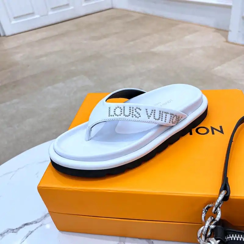 LV Shoes 2209MP0002