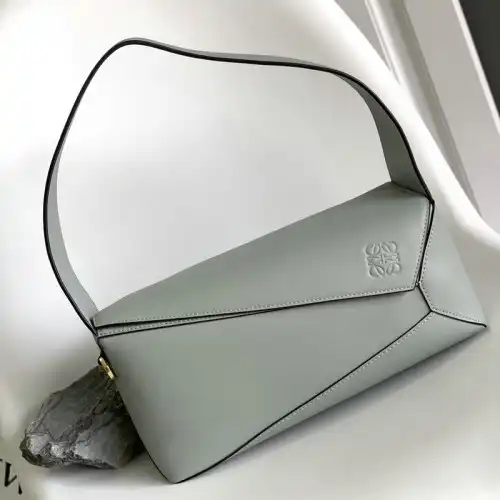 Loewe Bag 2209SW0005