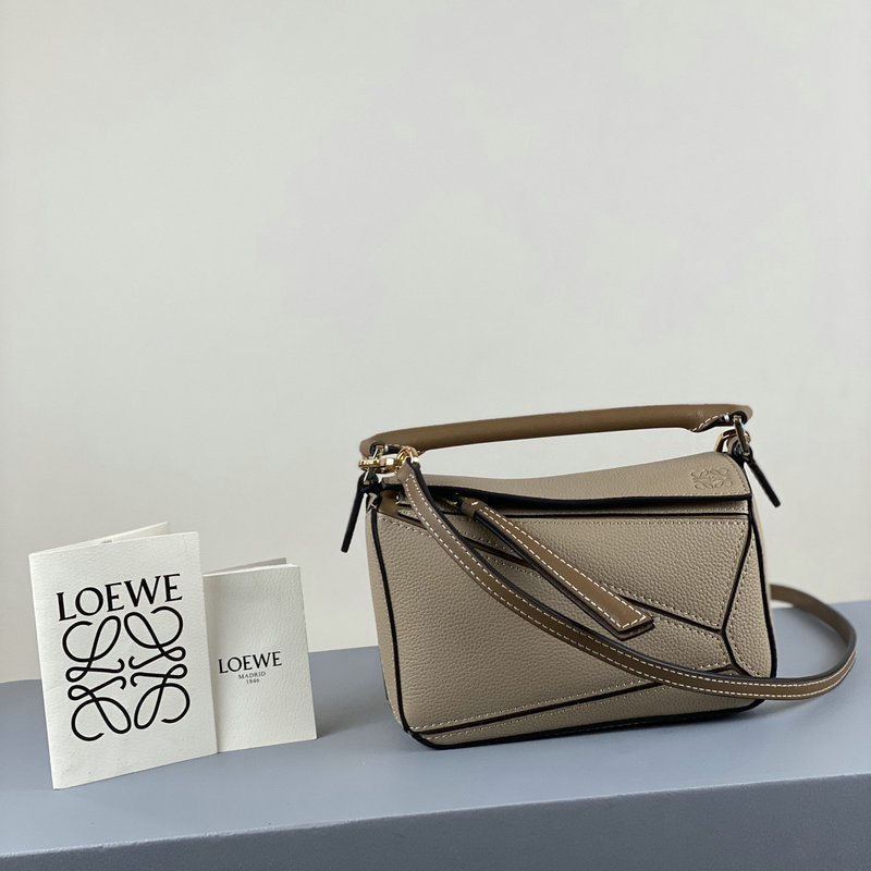 FASH Loewe Bag 2209SW0008