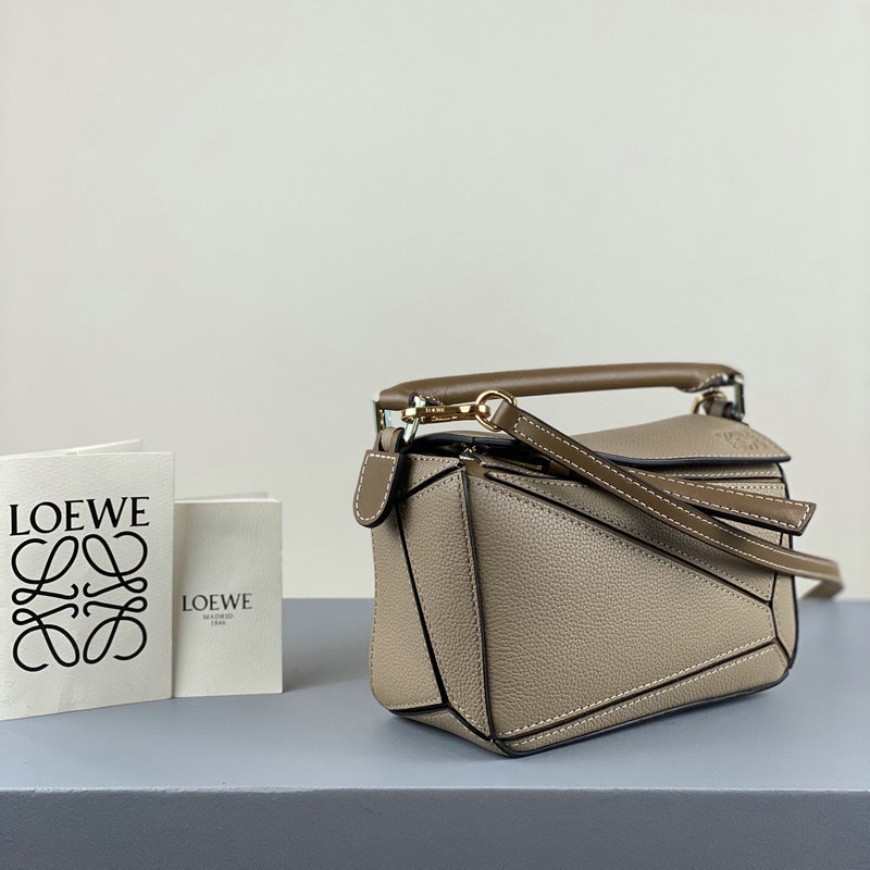 FASH Loewe Bag 2209SW0008