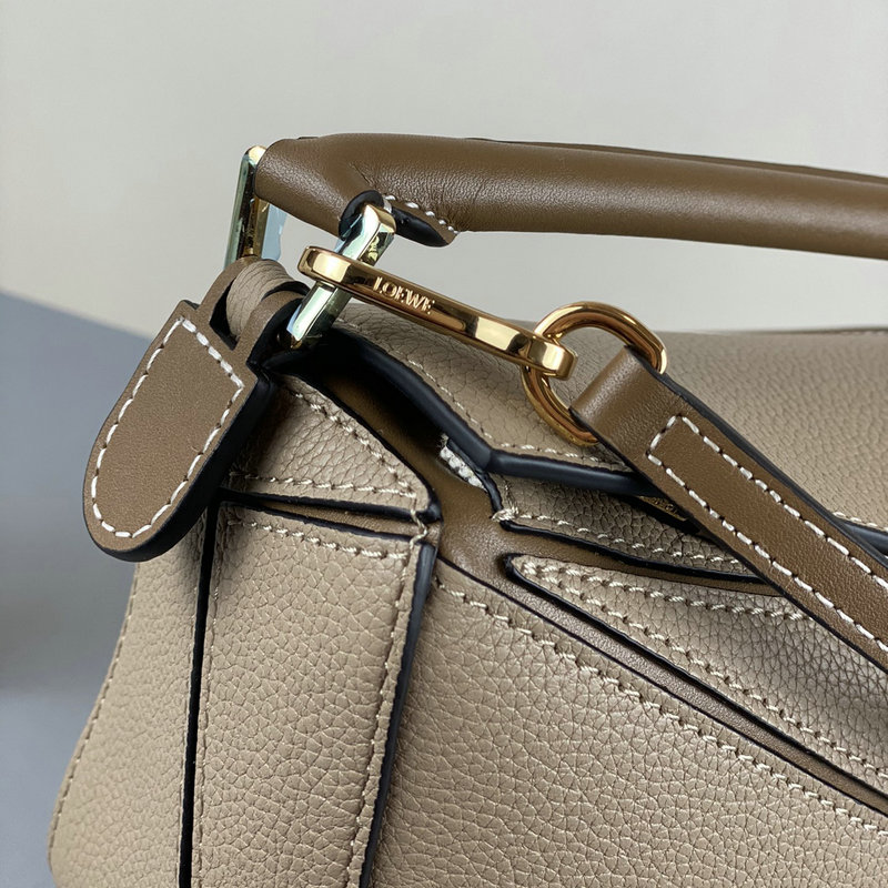 FASH Loewe Bag 2209SW0008