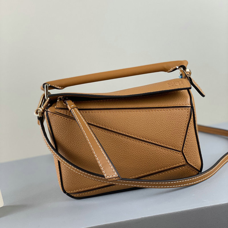 FASH Loewe Bag 2209SW0009