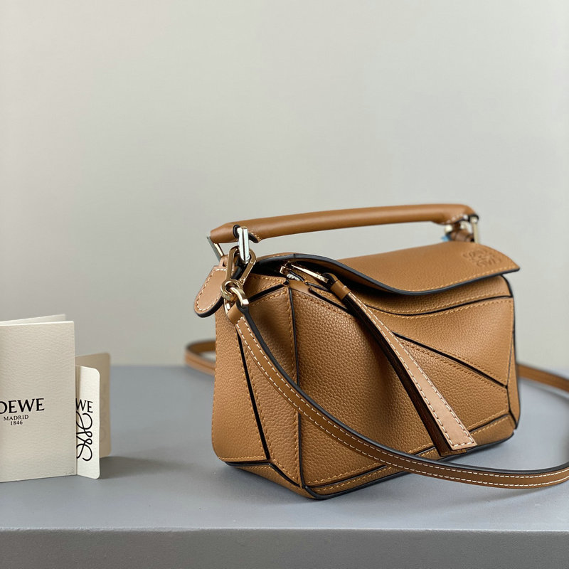 FASH Loewe Bag 2209SW0009